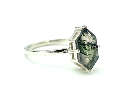 O hexágono Moss Agate Ring com os diamantes como mulheres do acoplamento do presente soa
