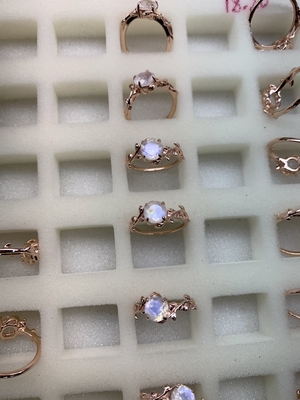 corte de círculo da flor da folha de 14K Rose Gold Moonstone Wedding Rings