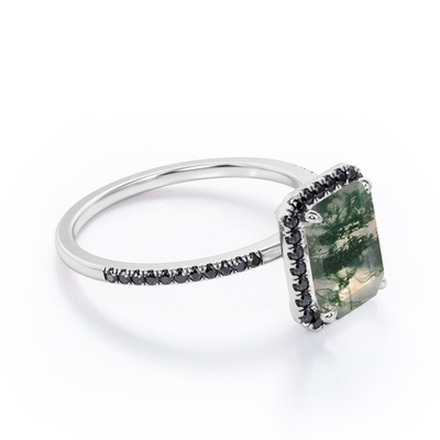 A ágata de Emerald Cut Moss Green do Halo-estilo com laboratório criou acentos pretos de Diamond Engagement Ring With Pave