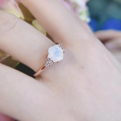 Da guloseima genuína da joia de Rose Gold Hexagon Shaped Wedding anel natural de Moonstone do arco-íris Moonstone