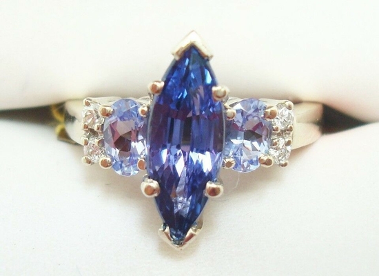 Três que Tanzanite encaixotou o casamento Ring With White 925 ajustaram Sterling Silver