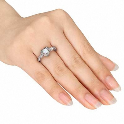 opala Coração-dada forma 5.0mm e 1/8 de CT. T.W. Diamond Frame Ring em Sterling Silver