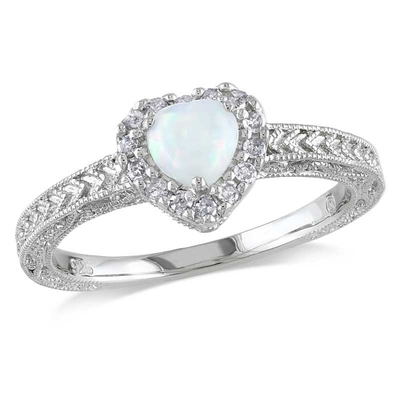 opala Coração-dada forma 5.0mm e 1/8 de CT. T.W. Diamond Frame Ring em Sterling Silver