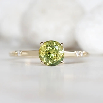 A joia delicado delicada CZ das mulheres acentua o anel chapeado da promessa do acoplamento da safira S925 ouro verde redondo