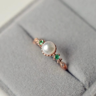 Verde cortado redondo de água doce natural chapeado Emerald Vintage Engagement Ring In Sterling Silver da pérola