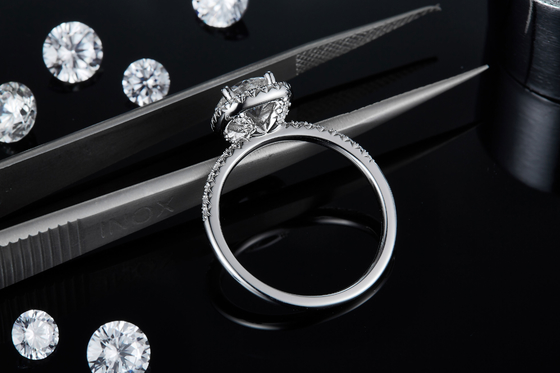 O quadrado cortou o ouro nupcial do diamante do quadrado de Moissanite das mulheres com aliança de casamento romântica de prata