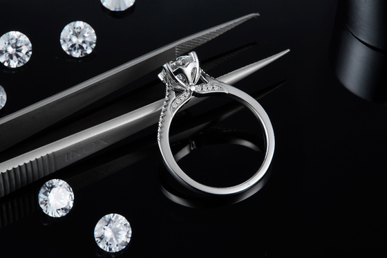 Anéis feitos sob encomenda minimalistas de Diamond Moissanite Engagement Rings Promise para mulheres