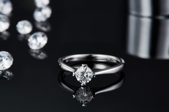 9K com a senhora minimalista Ring da joia de prata de Moissanite do mosaico