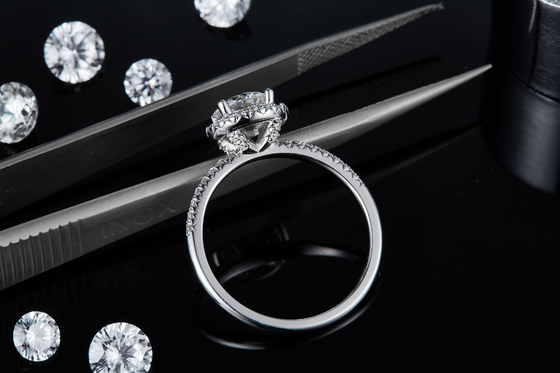 925 anéis de Sterling Silver Jewelry Moissanite Engagement em volta do anel delicado dado forma da faixa