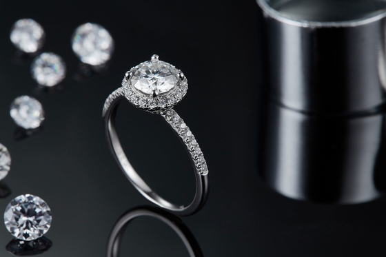 925 anéis de Sterling Silver Jewelry Moissanite Engagement em volta do anel delicado dado forma da faixa