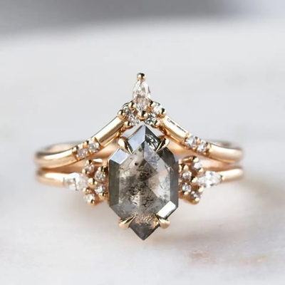 O hexágono cortou o sal e a pimenta CZ Moissanite 925 Ring Curved Matching de prata