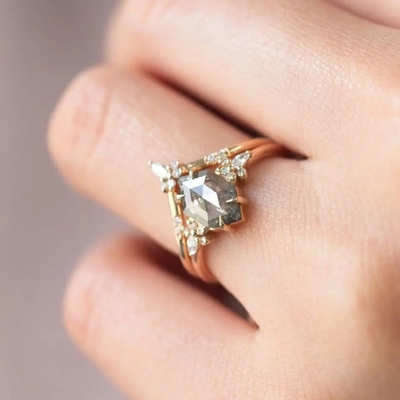 O hexágono cortou o sal e a pimenta CZ Moissanite 925 Ring Curved Matching de prata
