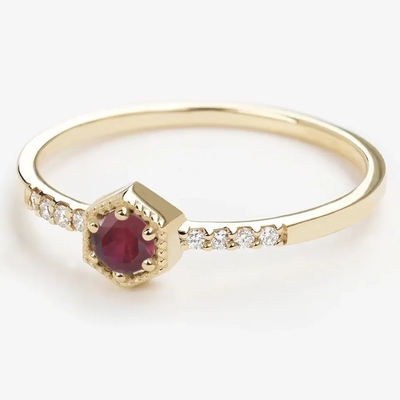 Acoplamento mínimo Ring Dainty Unique de Sterling Silver Natural Ruby Hexagon do presente