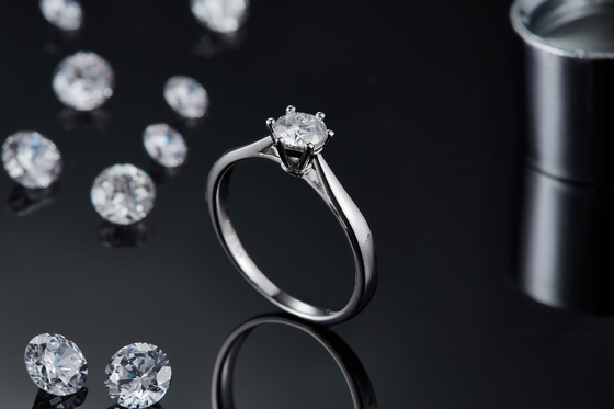 Prata minimalista Ring Round Cut White Moissanite CZ da joia 9K do casamento