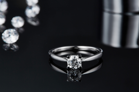 S925 ajuste leste-oeste original Emerald Cut Moissanite Wedding Engagement Ring Modern