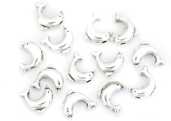 O espaçador dos achados perla encantos do golfinho - 95 blocos, 10mm com encantos do furo de 1.3mm para o ofício e joia que faz fontes