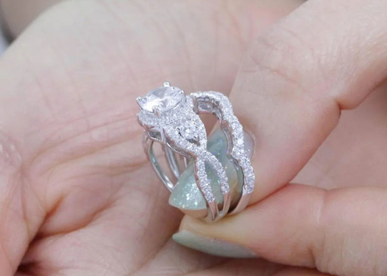 O ODM Diamond Wedding Rings natural do OEM, promessa do estilo do halo soa a dimensão de 6.5mm