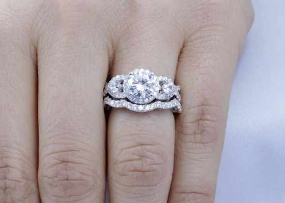 O ODM Diamond Wedding Rings natural do OEM, promessa do estilo do halo soa a dimensão de 6.5mm