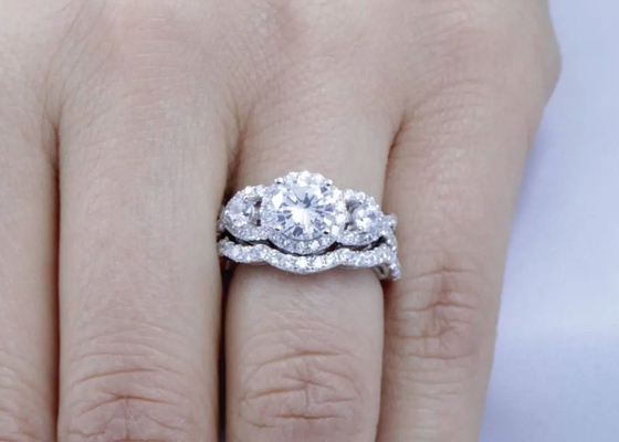 O ODM Diamond Wedding Rings natural do OEM, promessa do estilo do halo soa a dimensão de 6.5mm