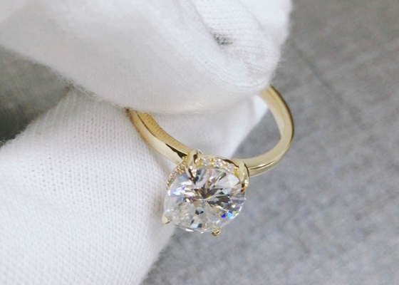 tamanho crescido laboratório cortado oval do material 0.7×0.9cm do ouro do anel 14K de 1.5ct Moissanite