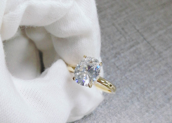 tamanho crescido laboratório cortado oval do material 0.7×0.9cm do ouro do anel 14K de 1.5ct Moissanite