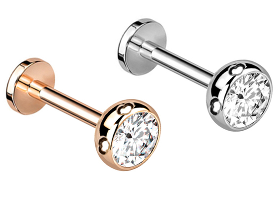 Os brincos perfurando da joia do corpo estéril do ouro parafusam o diâmetro 3×3mm do estilo