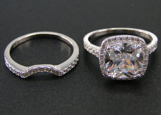 Dente do halo 1.0ct Diamond Engagement Wedding Rings 53PCS que ajusta o tipo