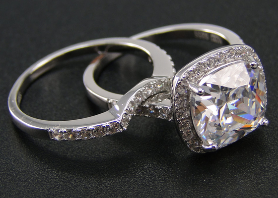 Dente do halo 1.0ct Diamond Engagement Wedding Rings 53PCS que ajusta o tipo
