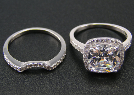 Dente do halo 1.0ct Diamond Engagement Wedding Rings 53PCS que ajusta o tipo