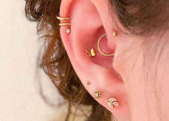 Anel do septo do ouro branco do triângulo do OEM com os diamantes de 0.1ct 1.3mm