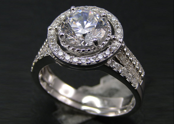 1,25 OEM de Ring Sets do casamento do halo do círculo do Ct para o dente do acoplamento que ajusta o tipo
