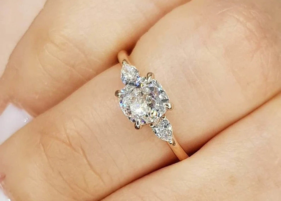 O coxim do ajuste da garra cortou Diamond Ring com o OEM 3 de pedra de 8×8mm