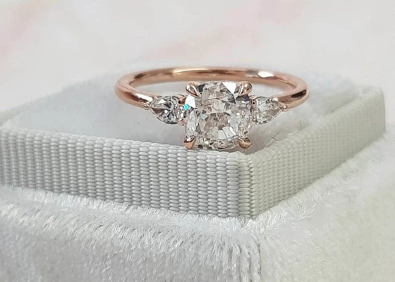 O coxim do ajuste da garra cortou Diamond Ring com o OEM 3 de pedra de 8×8mm