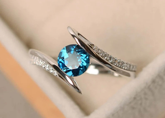 Pata extravagante Diamond Engagement Ring azul, anel de ouro branco do ODM 14K do OEM