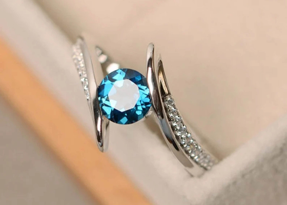 Pata extravagante Diamond Engagement Ring azul, anel de ouro branco do ODM 14K do OEM