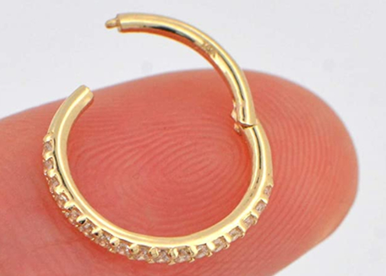 A aro dá forma ao tamanho dos brincos 1.2×8mm da cartilagem do ouro 16g para o casamento