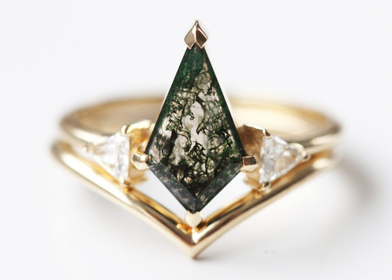 Triângulo Moss Agate Engagement Ring natural, ODM do OEM de Ring With Diamonds do ouro 9k