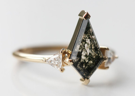 Triângulo Moss Agate Engagement Ring natural, ODM do OEM de Ring With Diamonds do ouro 9k