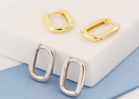 Espessura oval dos brincos 2mm do ouro da aro 9K com diâmetro interno de 6x10mm