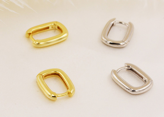 Espessura oval dos brincos 2mm do ouro da aro 9K com diâmetro interno de 6x10mm