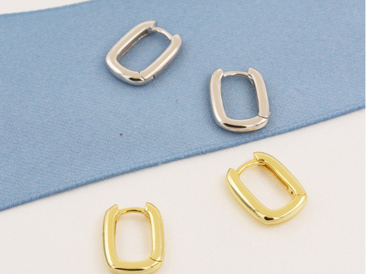 Espessura oval dos brincos 2mm do ouro da aro 9K com diâmetro interno de 6x10mm