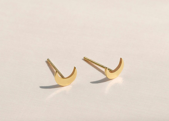 ODM da dimensão dos brincos 6MM do ouro de Crescent Shape 9K para o presente do partido
