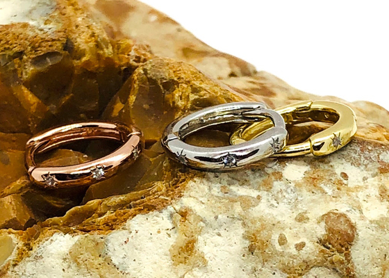 estrela norte dos brincos do ouro da aro 9K de 8.4mm gravada com diamante de Moissanite