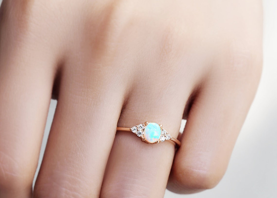 Cobochon cortou o anel de ouro 9K, tamanho natural de 0.5ct Opal Ring 5×7MM