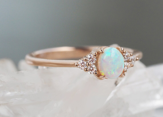 Cobochon cortou o anel de ouro 9K, tamanho natural de 0.5ct Opal Ring 5×7MM