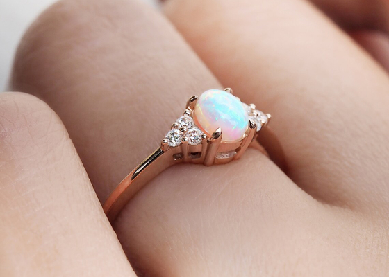 Cobochon cortou o anel de ouro 9K, tamanho natural de 0.5ct Opal Ring 5×7MM