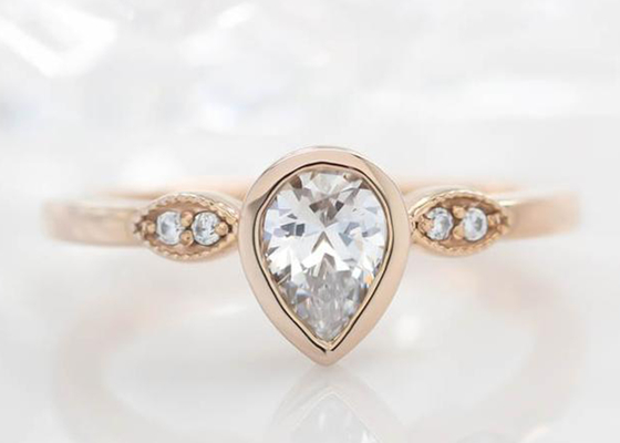 anel de Moissanite do ouro de 0.77carat 10k, dimensão do anel de noivado 5×7mm do solitário do ouro