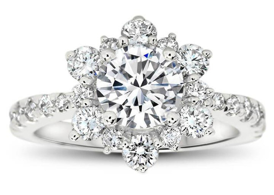 O floco de neve inspirou o peso de prata do tamanho 1.0ct de 9K Ring With Lab Diamond RD6.5MM