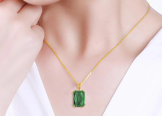 Colares 2.67ct 8×10mm do ouro do vintage 14K com Emerald Pendant natural