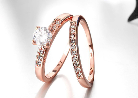 OEM Rose Gold Engagement And Wedding Ring Set com a pedra de 0.44CT 5mm